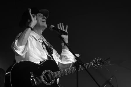 CERKNIŠKA NOČ KONCERT VLADO KRESLIN IN MALI BOGOVI 17 FOTO LJUBO VUKELIČ